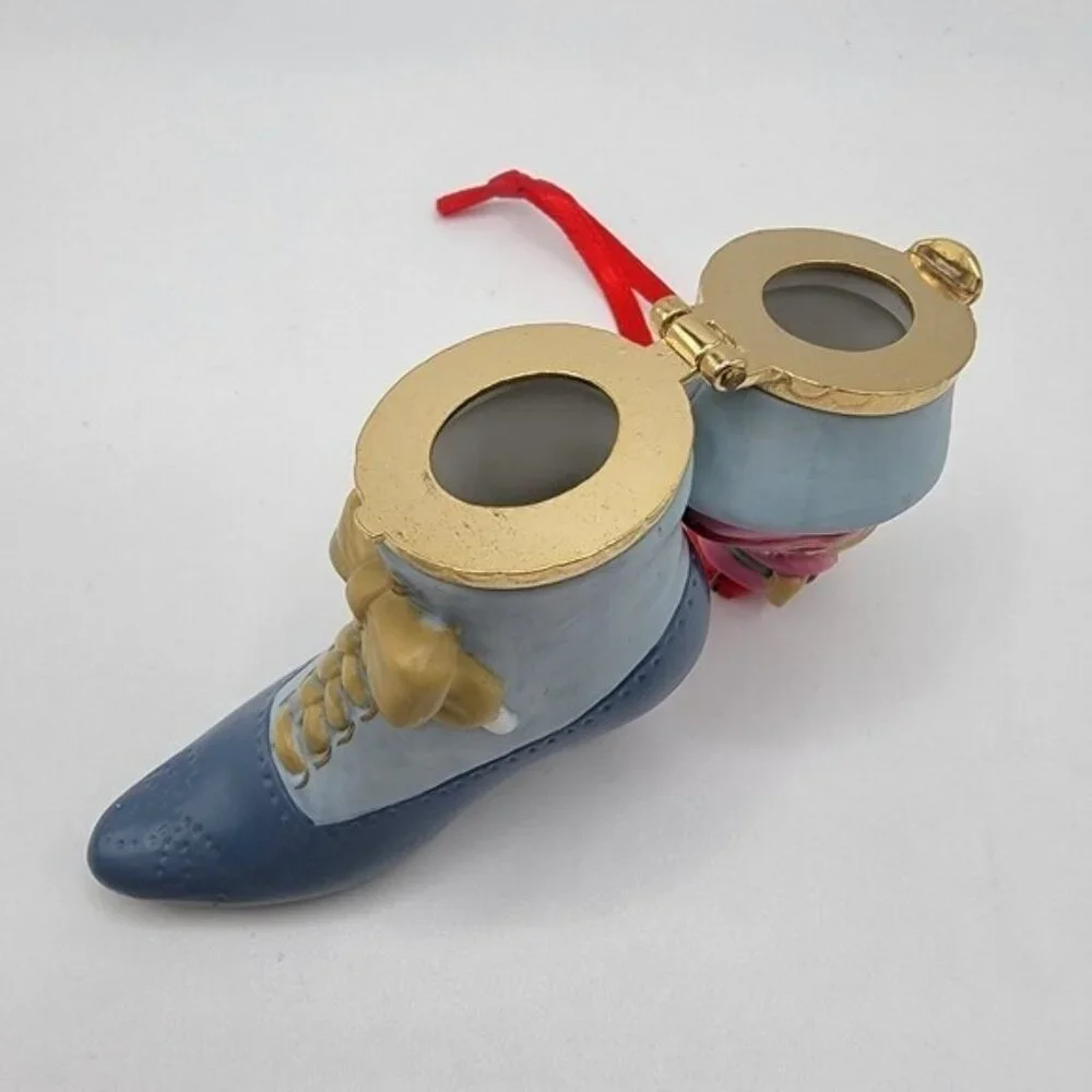 Hallmark 2002 Mouse in a Shoe Trinket Box Christmas Ornament‎